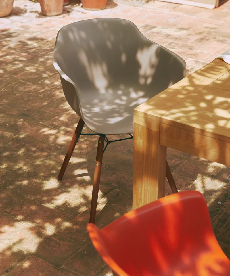 Silla de Polipropileno y Madera con Reposabrazos Elon Arms