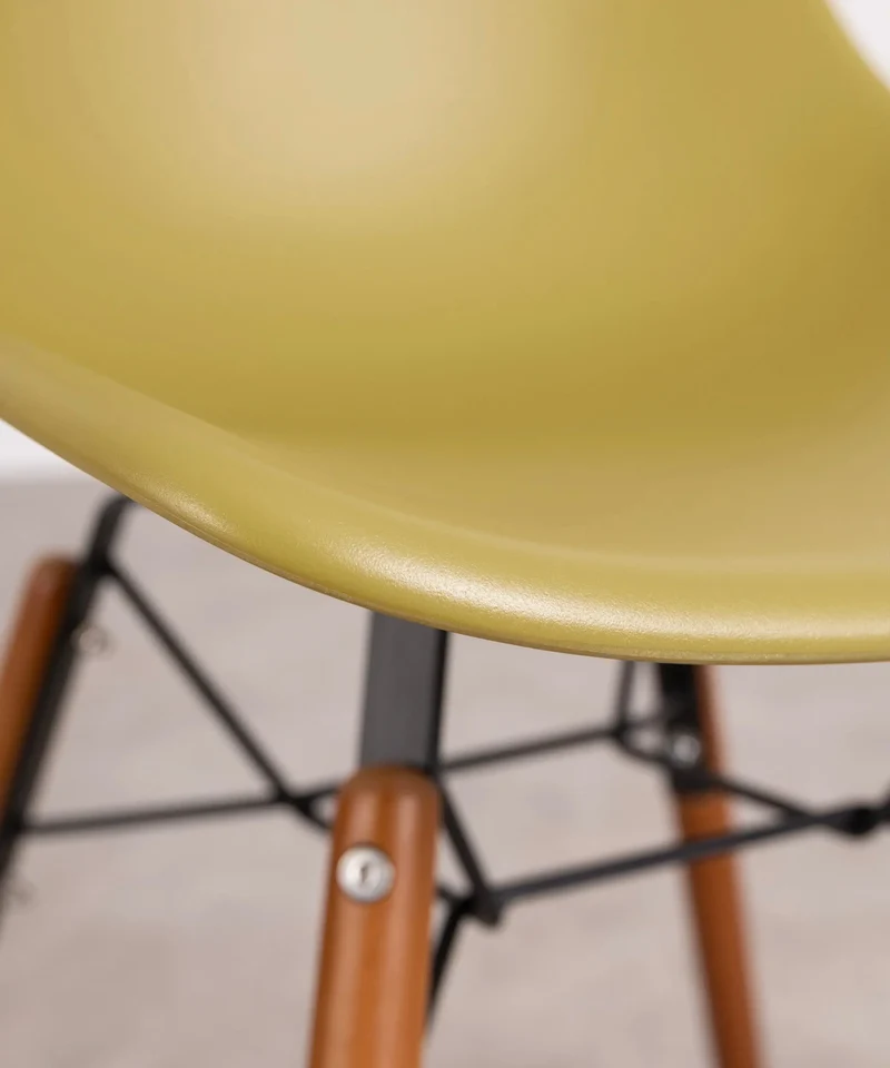 Silla de Polipropileno y Madera Elon