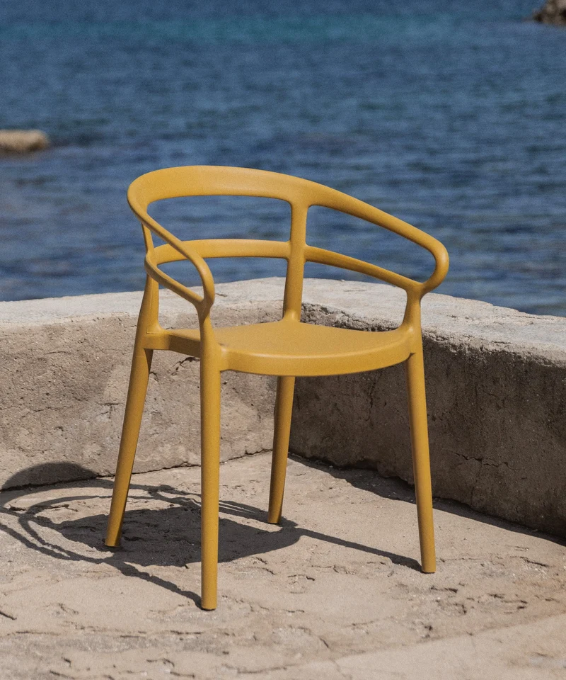 Silla de Polipropileno con Reposabrazos Nil