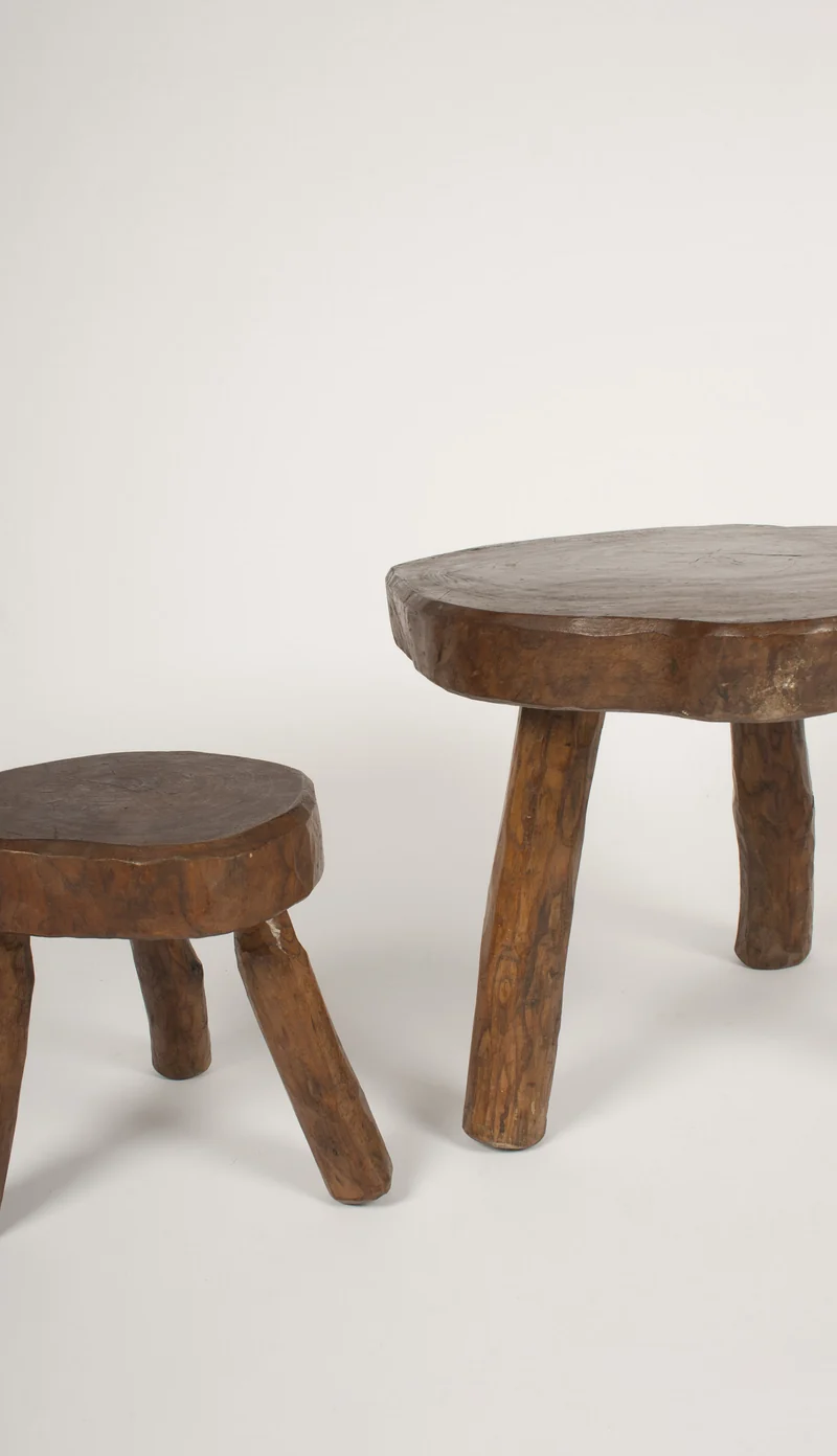 Tables et tabourets brutaliste
