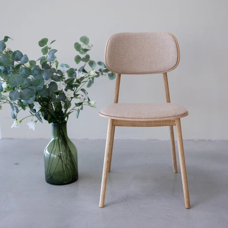 Chaise de salle à manger en bois massif de chêne Varde, revêtement en tissu Gris Nordique/Beige – Lot de 2 ou 4 chaises - NordicStory