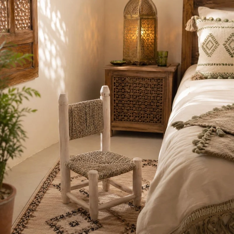 Chaise marocaine en bois de citronnier et quenouilles