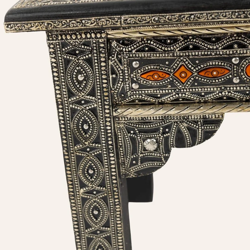 Table marocaine en bois plaqué maillechort et os orange