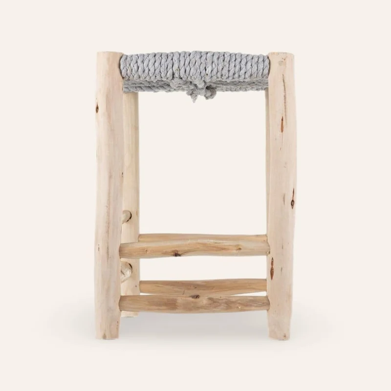 Tabouret marocain en bois et quenouilles blanches
