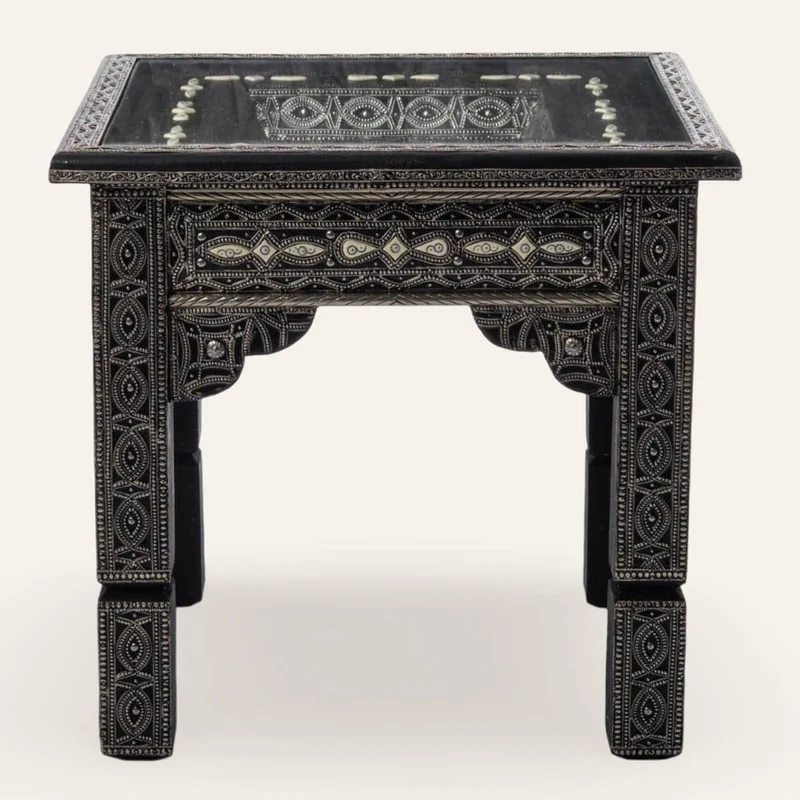 Table marocaine en bois plaqué maillechort et os blanc