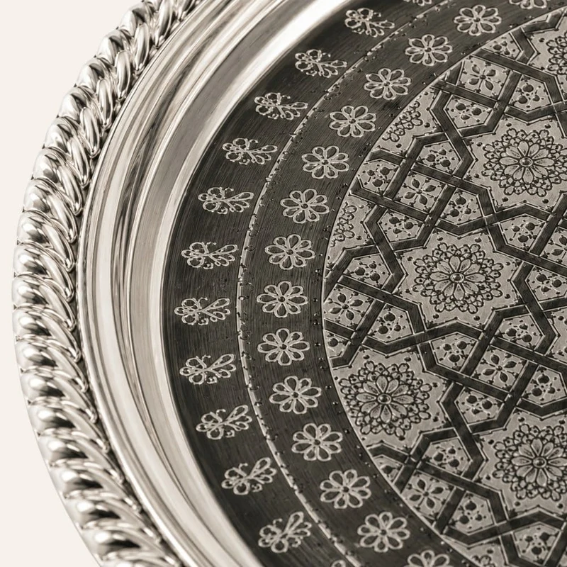 Plateau d'alpaga en argent gravé marocain