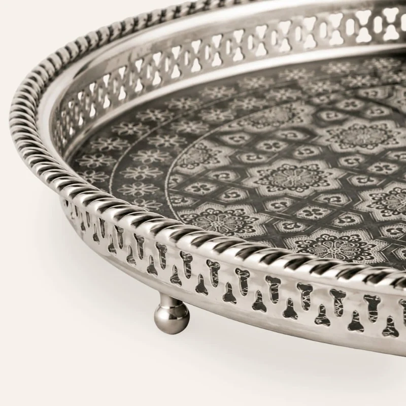 Plateau marocain en maillechort gravé de pieds
