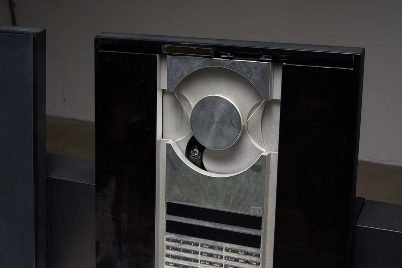 Bang & Olufsen BeoSystem 2300, Iconic 1990s Audio System