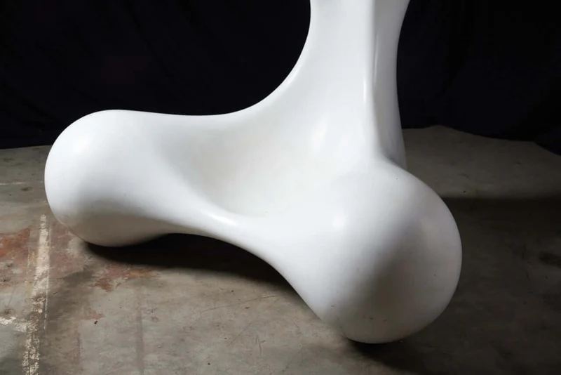 Kortekaas Chair in White Fiberglass