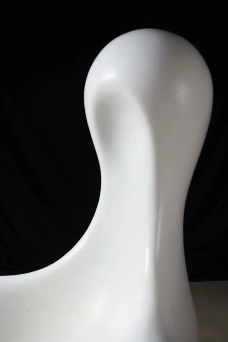Kortekaas Chair in White Fiberglass