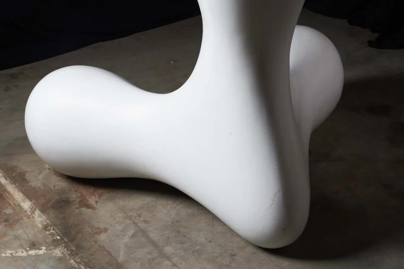 Kortekaas Chair in White Fiberglass
