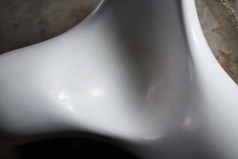 Kortekaas Chair in White Fiberglass