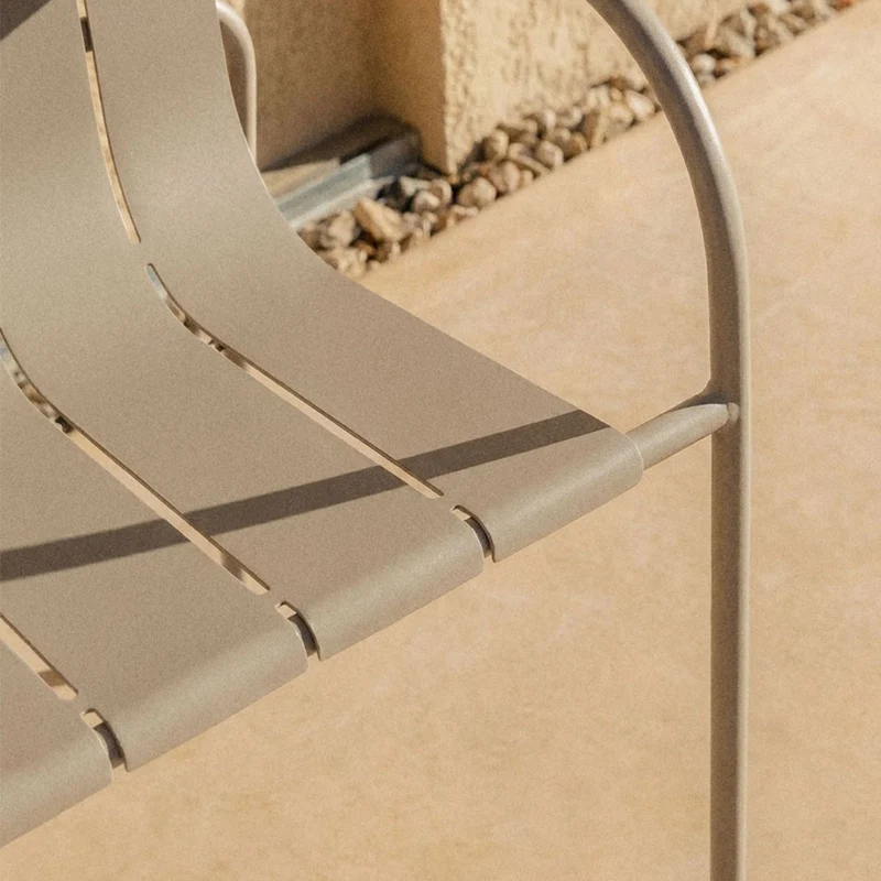 Lot de 2 chaises de jardin SKLUM empilables avec accoudoirs en acier Isoria
