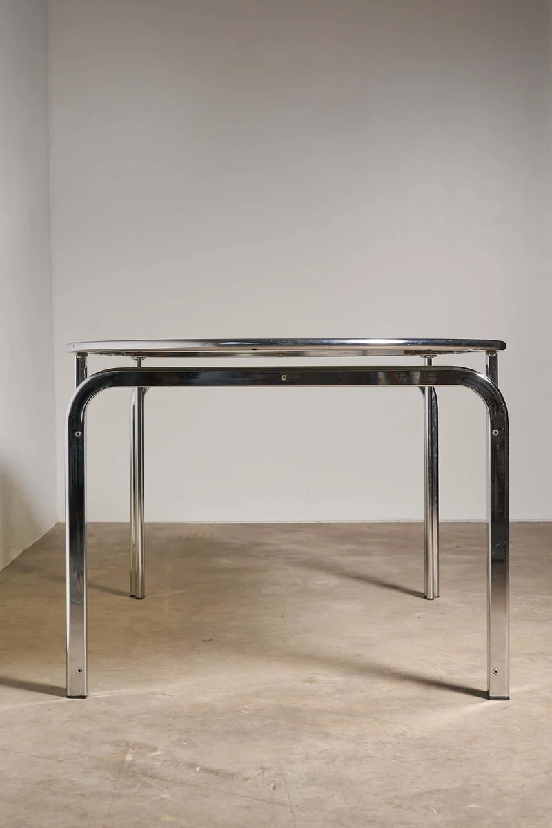 Racetrack Dinning table in Smoked Glass