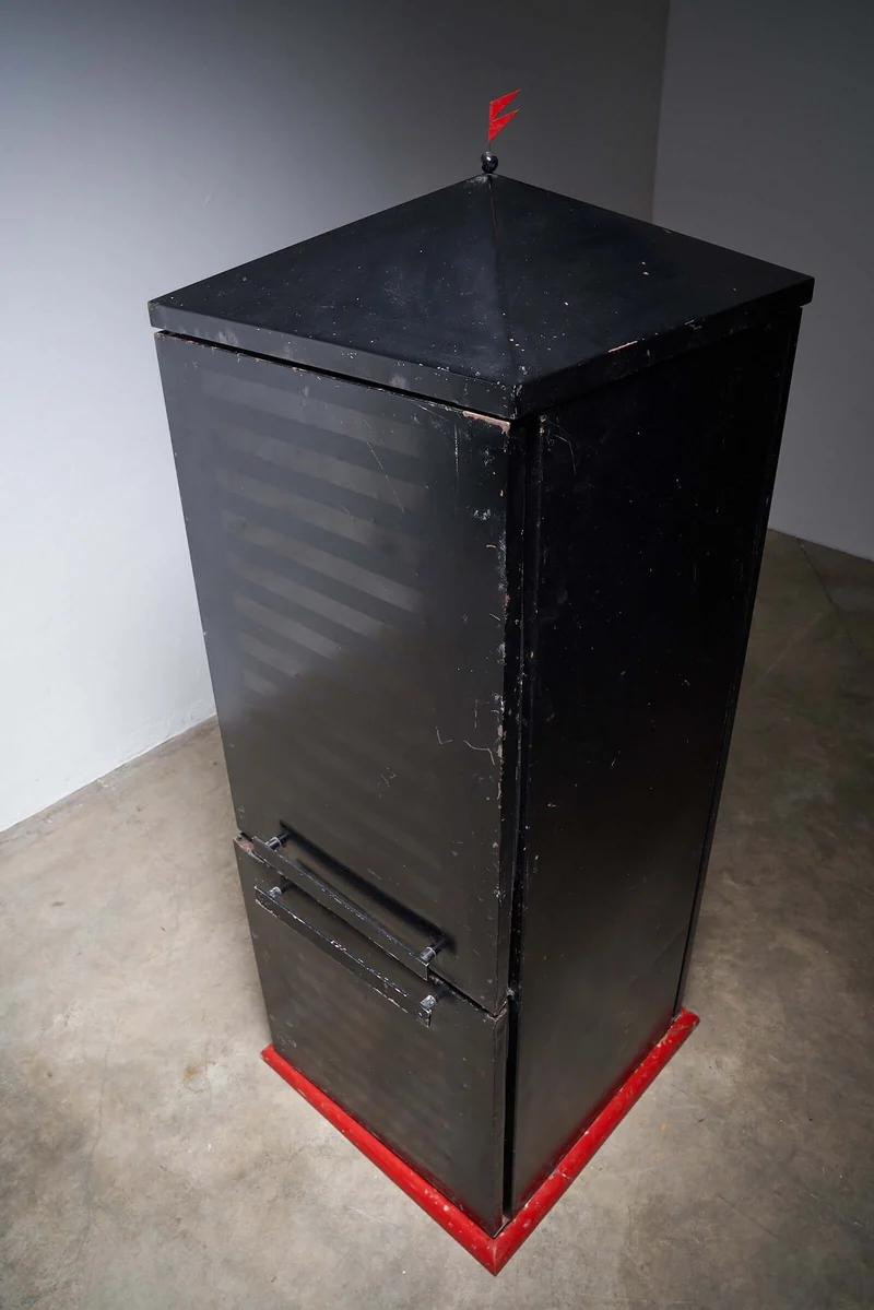 Memphis Fridge by Roberto Pezzetta