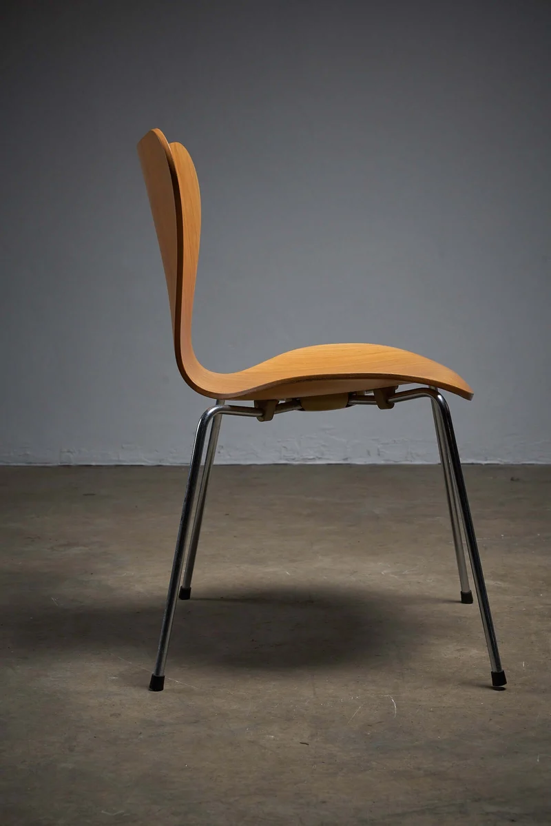 Arne Jacobsen model 7 chair