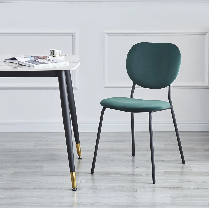 Lot de 2 chaises scandinaves Nordlys en métal et velours vert SUZUKA