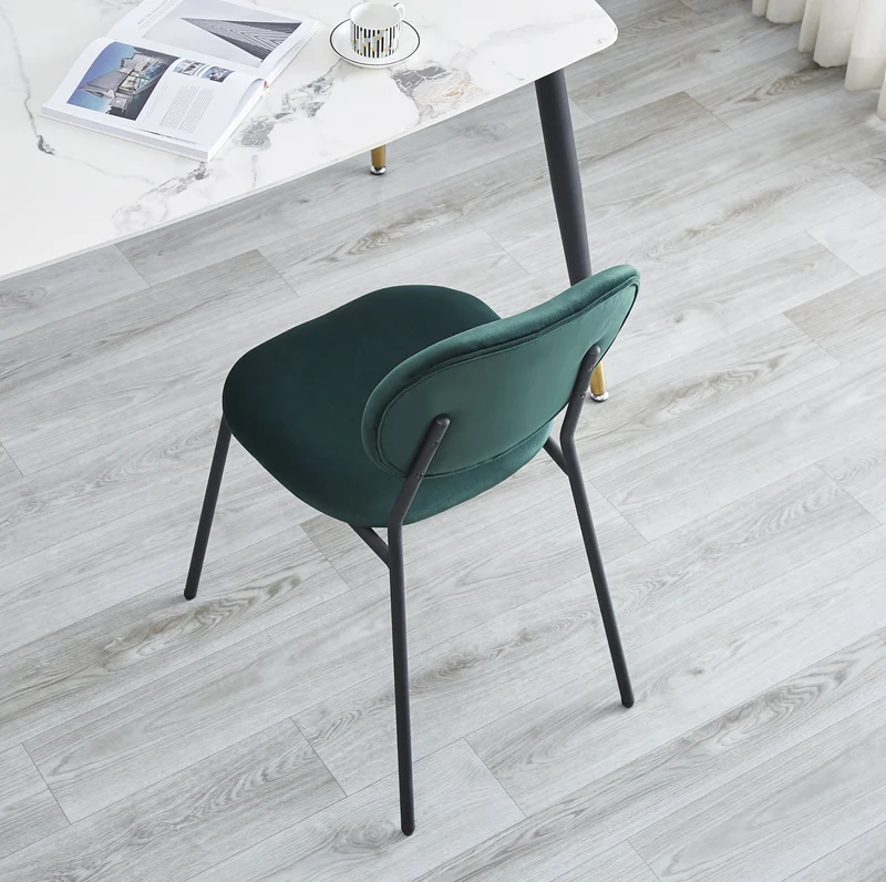 Lot de 2 chaises scandinaves Nordlys en métal et velours vert SUZUKA