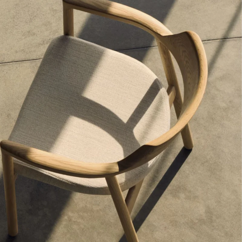 Lot de 6 chaises KAVE HOME Alocs en bois de chêne et tissu beige