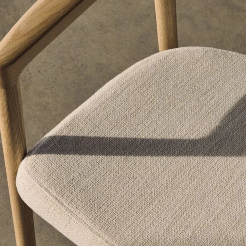 Lot de 6 chaises KAVE HOME Alocs en bois de chêne et tissu beige