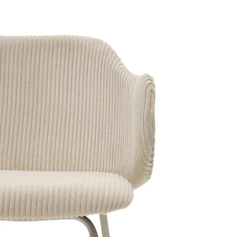 Lot de 2 Chaises KAVE HOME Yunia en velours grosses côtes beige avec pieds en acier finition peinture beige FSC 100%