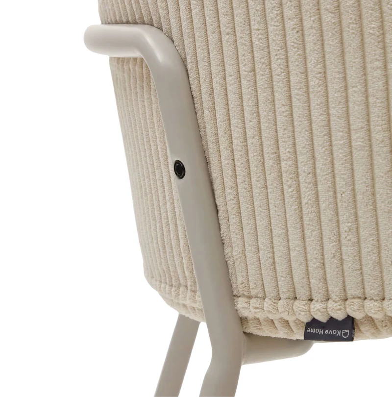 Lot de 2 Chaises KAVE HOME Yunia en velours grosses côtes beige avec pieds en acier finition peinture beige FSC 100%