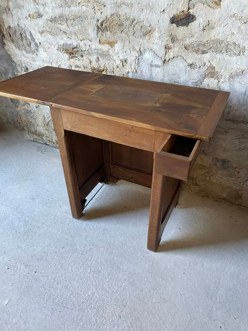 Petite table ancienne en noyer avec rallonge – bureau / desserte