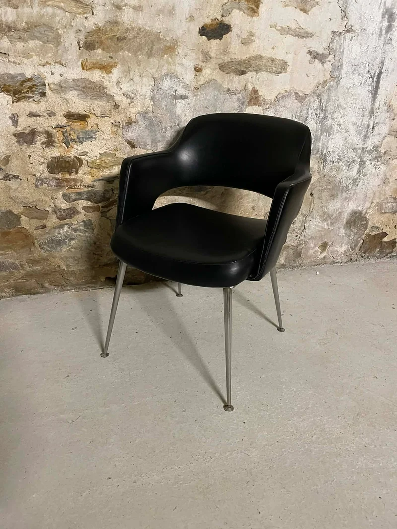 Fauteuil conférence design noir pieds métal style contemporain