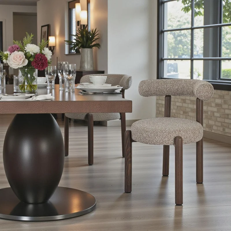 Chaise repas bouclette rase marron clair