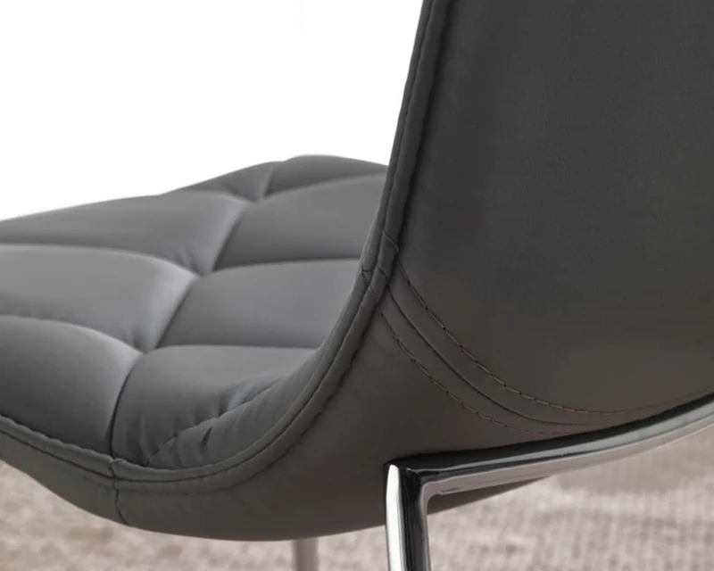 Chaise en simili cuir matelassé - Gady