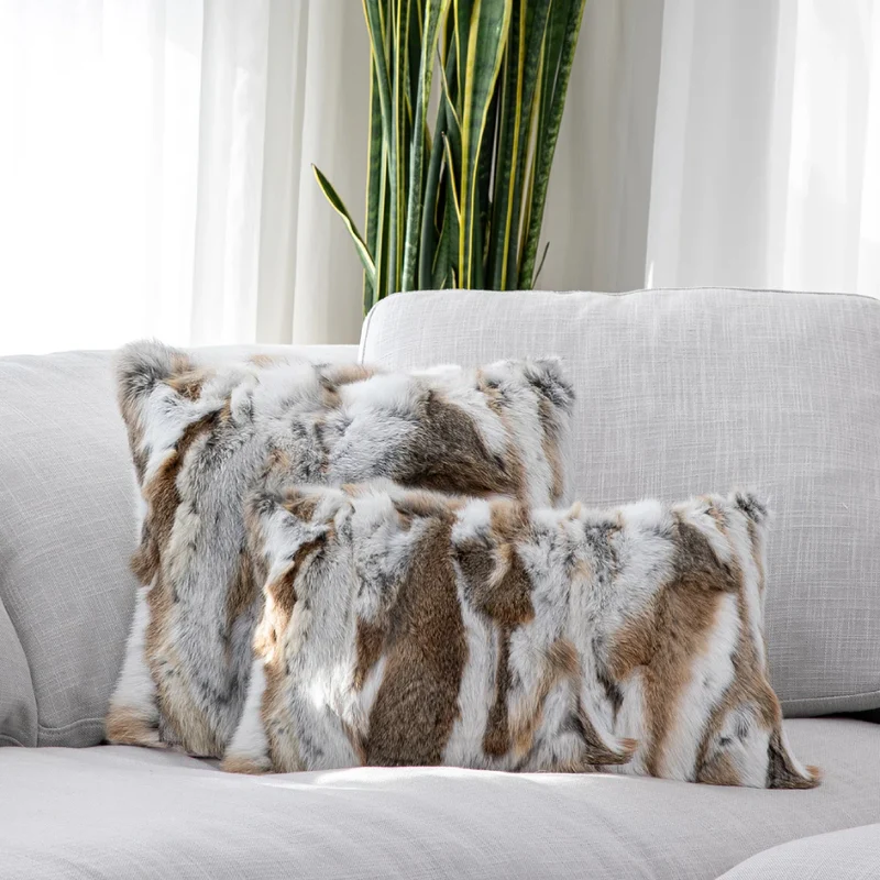 Coussin 12 x 20 po en véritable fourrure de lapin - Mira