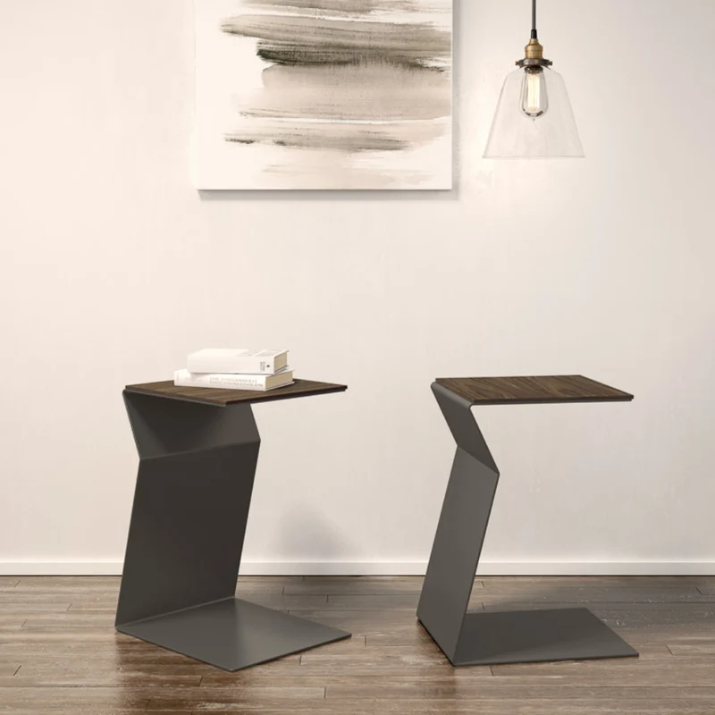Table d'appoint en bois et une base en métal gris - Lolo