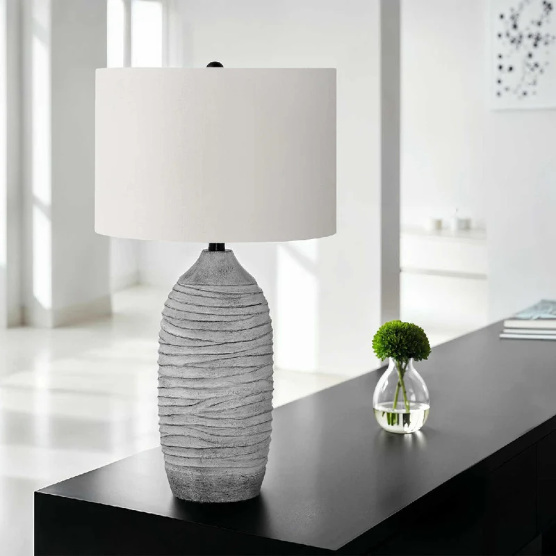 Lampe de table en résine grise texturée 27 po - I 9723