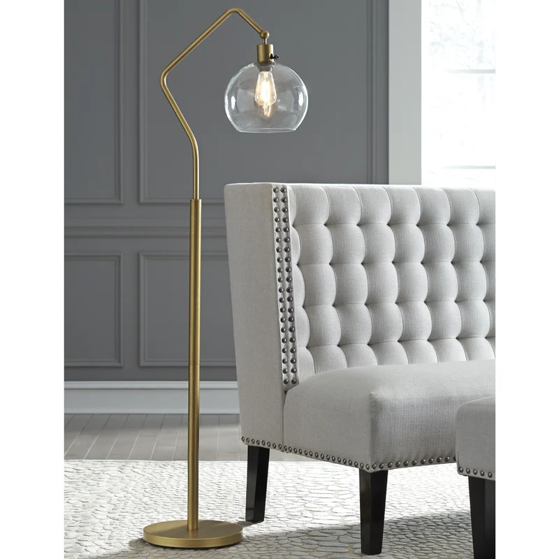 Lampe sur pied en métal doré 61 po. - Marilee