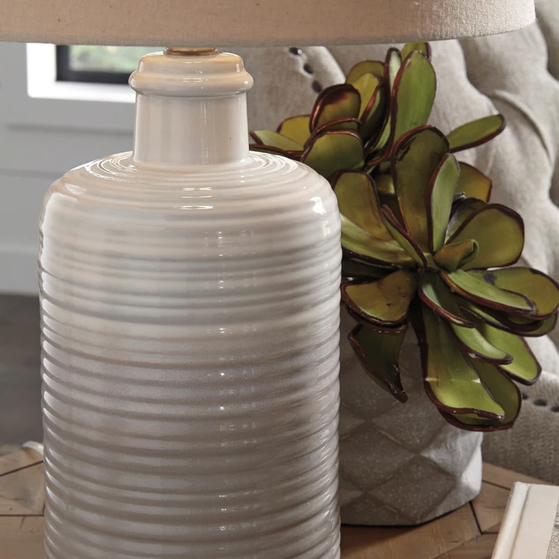 Ensemble de 2 lampes de table en céramique blanche/taupe 25 po. - Marnina