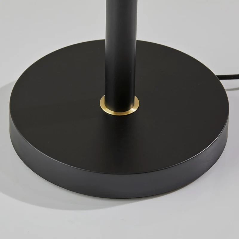 Lampe sur pied en métal noir et or industriel 67 po. - Windsor