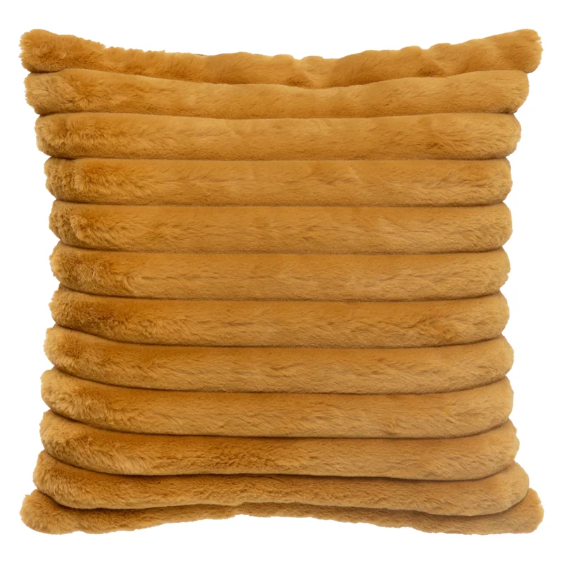 Coussin 18 x 18 po en fausse fourrure - Raya