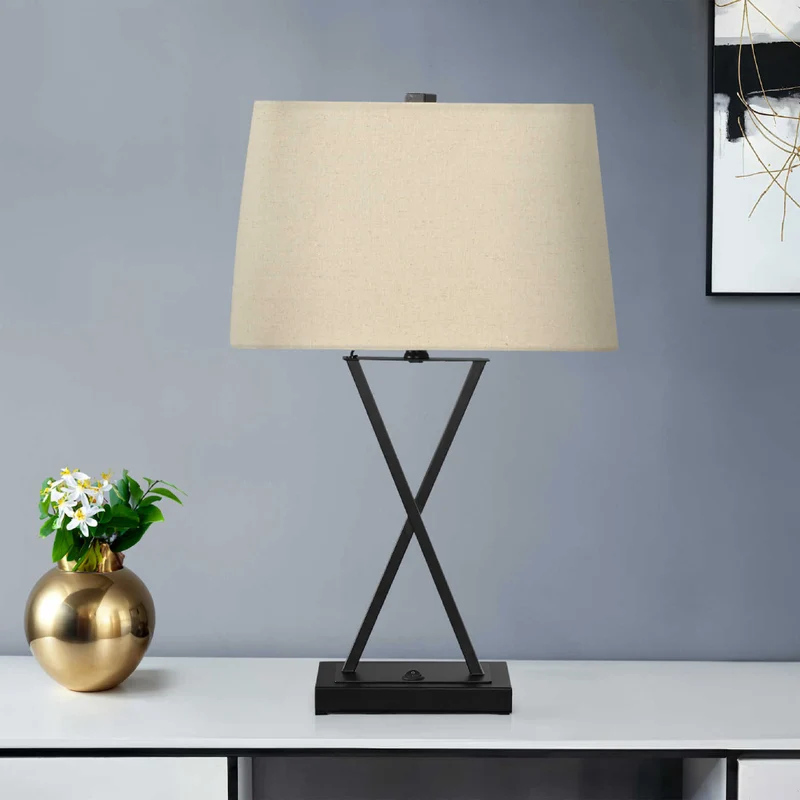 Lampe de table en métal noir avec port USB intégré 25 po - I 9638