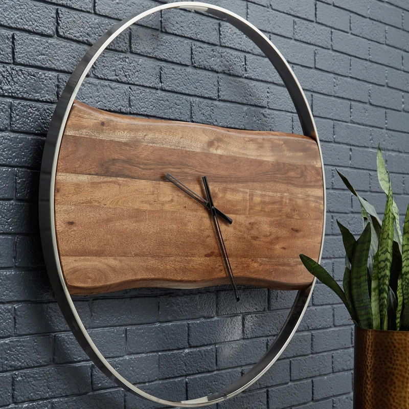 Horloge murale 35 x 35 po en bois et métal - Panchali