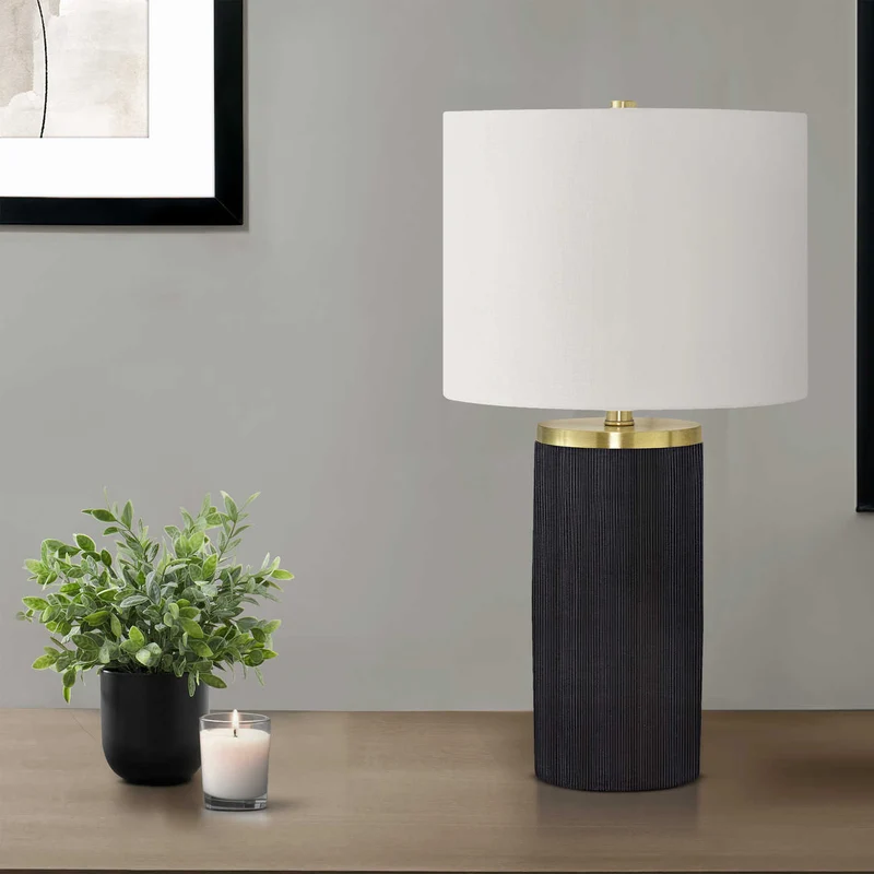 Lampe de table en béton noir et accents en métal doré 24 po - I 9710