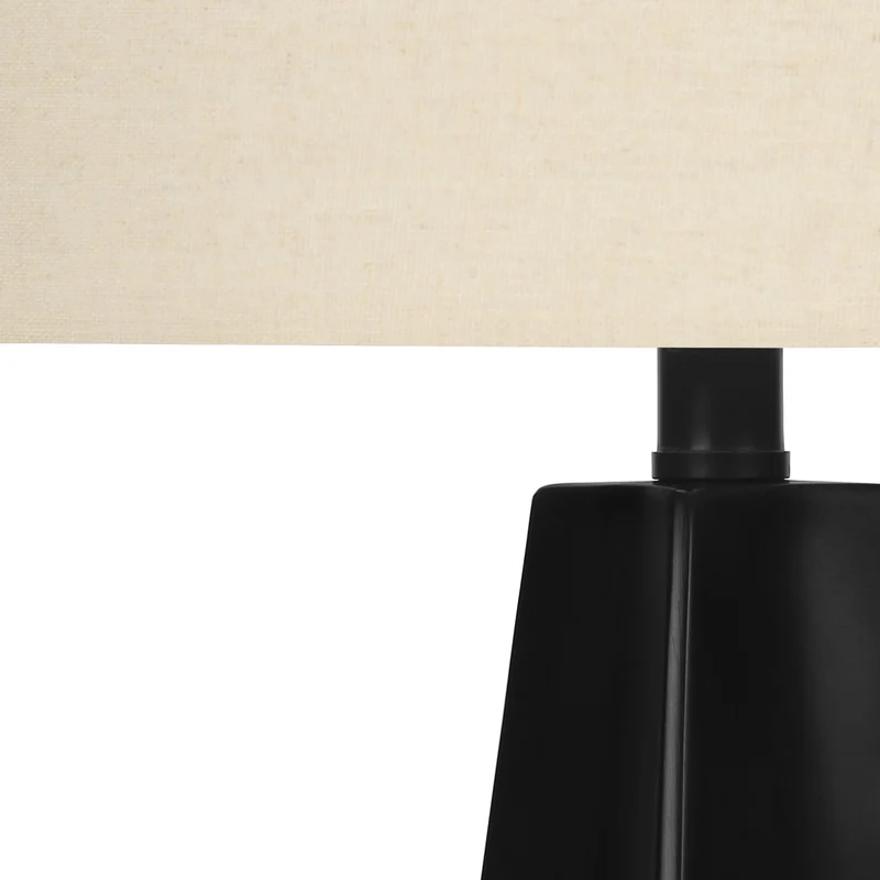 Lampe de table en résine noire 27 po - I 9726