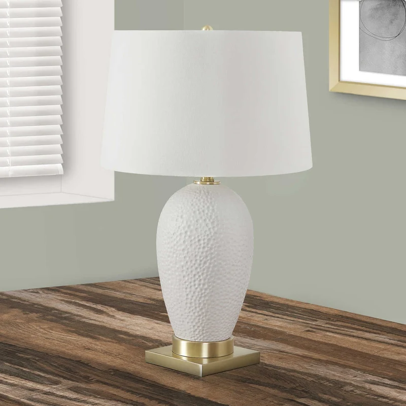 Lampe de table en céramique blanche et dorée 26 po - I 9610