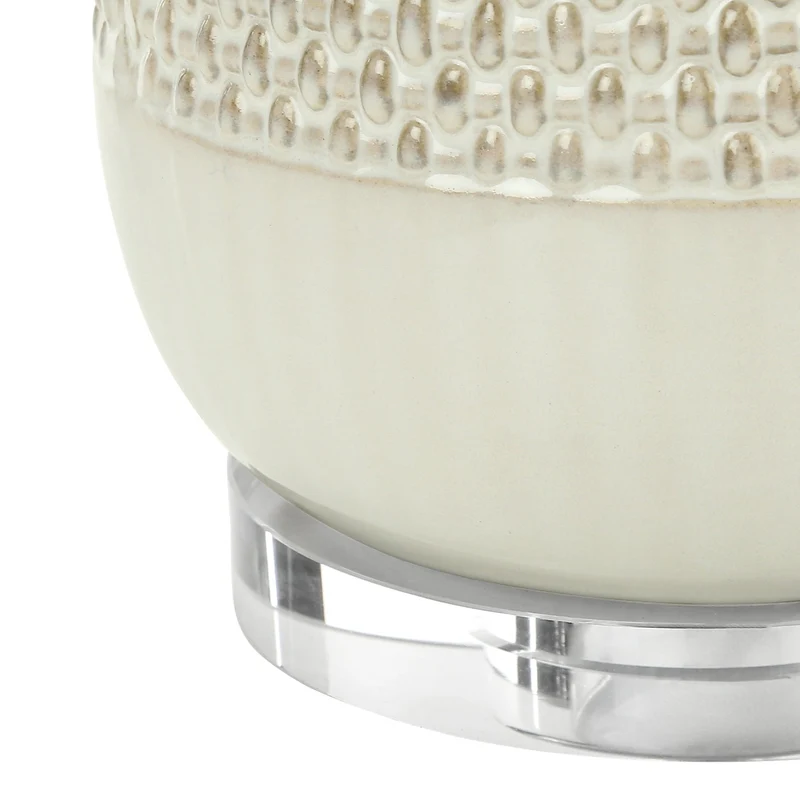 Lampe de table en céramique crème avec un motif en relief 31 po - I 9605