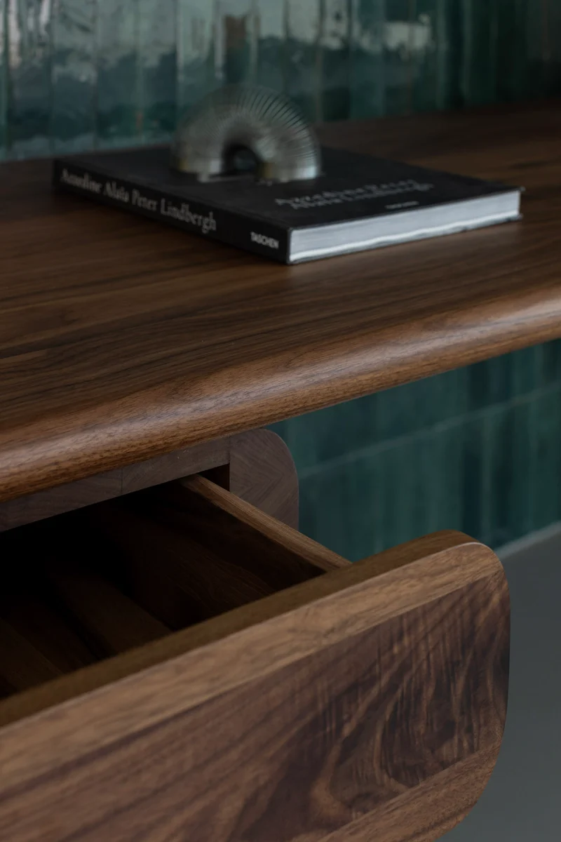 LUNA Desk