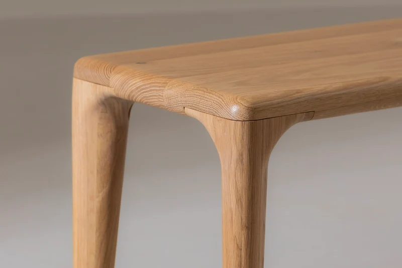 LÜNA Bench