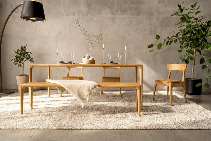 LÜNA Dining Table