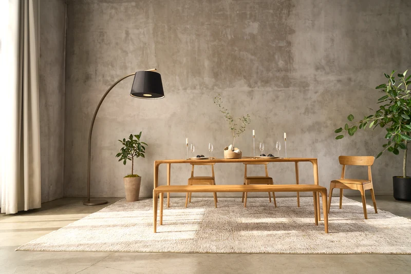 LÜNA Dining Table
