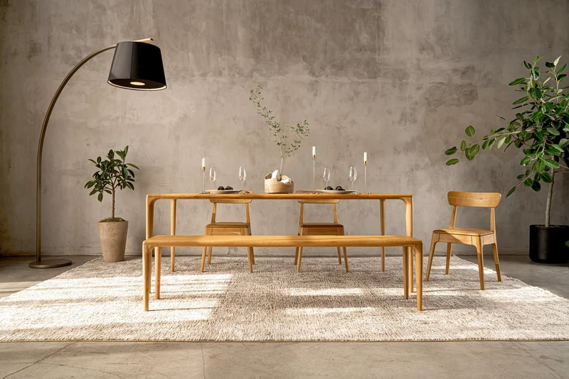 LÜNA Dining Table