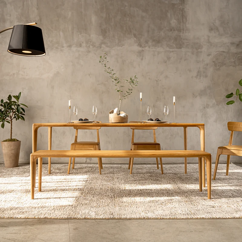 LÜNA Dining Table