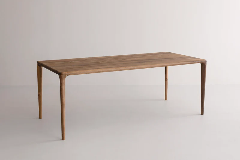 LÜNA Dining Table